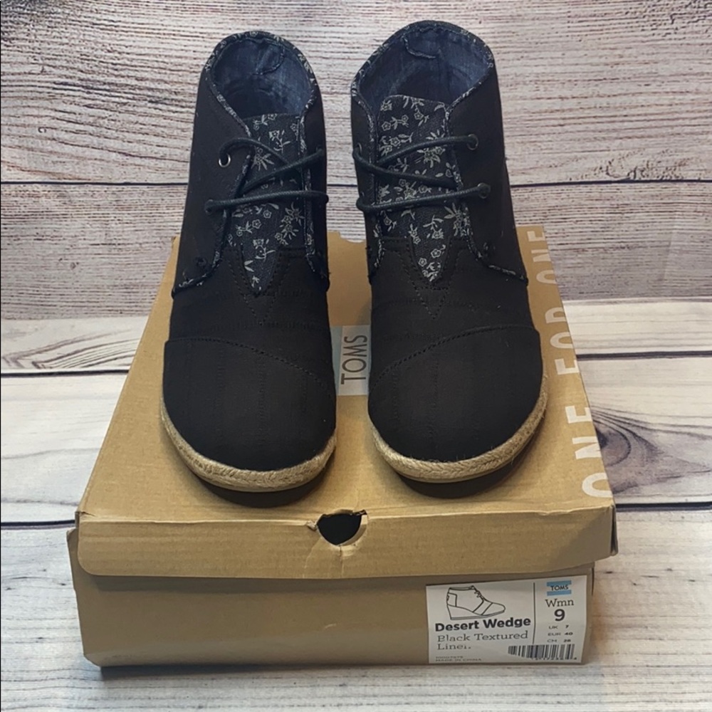 NWB TOMS DESERT WEDGE BOOTIE